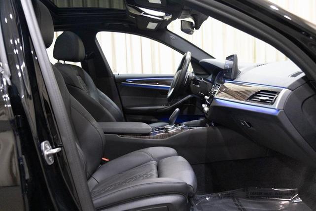 Photo of 2022 Jet Black BMW 530