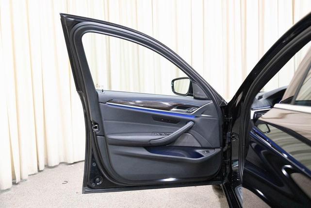 Photo of 2022 Jet Black BMW 530