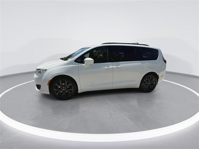 Photo of 2020 Bright White Clearcoat Chrysler Pacifica