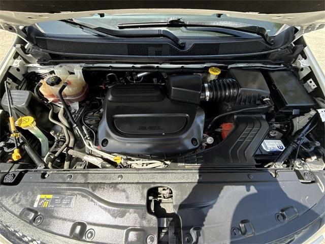 Photo of 2020 Bright White Clearcoat Chrysler Pacifica