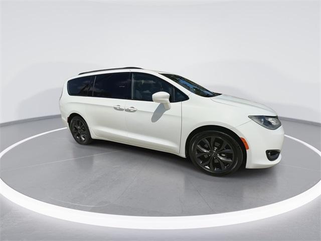 Photo of 2020 Bright White Clearcoat Chrysler Pacifica