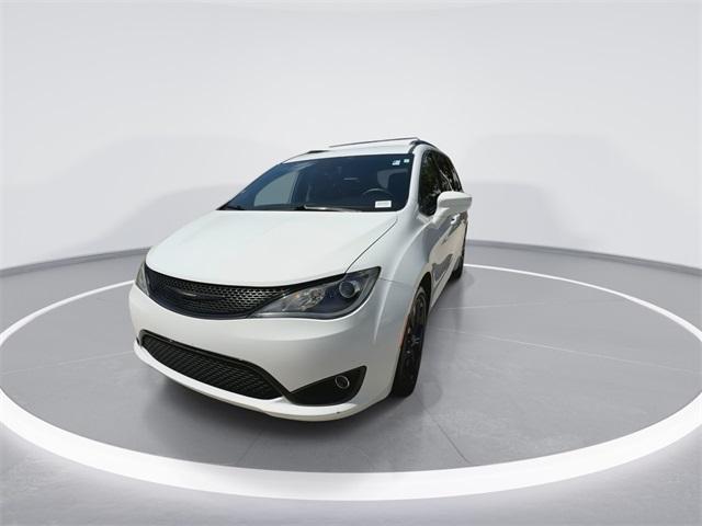 Photo of 2020 Bright White Clearcoat Chrysler Pacifica