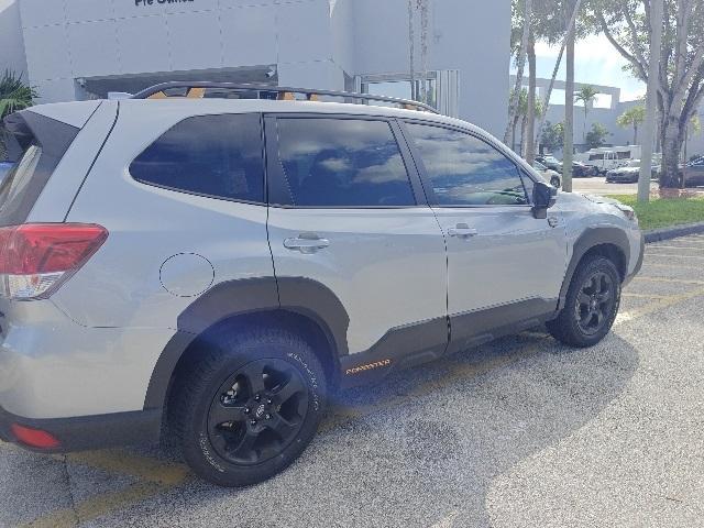Photo of 2022 Ice Silver Metallic Subaru Forester