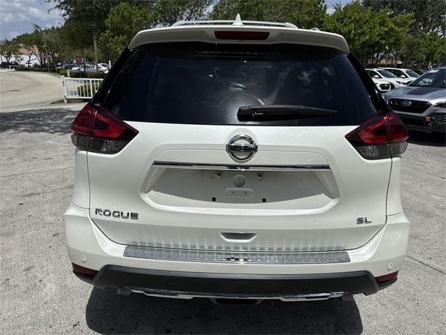 Photo of 2019 White Nissan Rogue