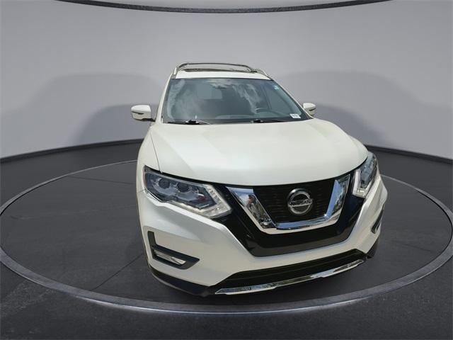Photo of 2019 White Nissan Rogue