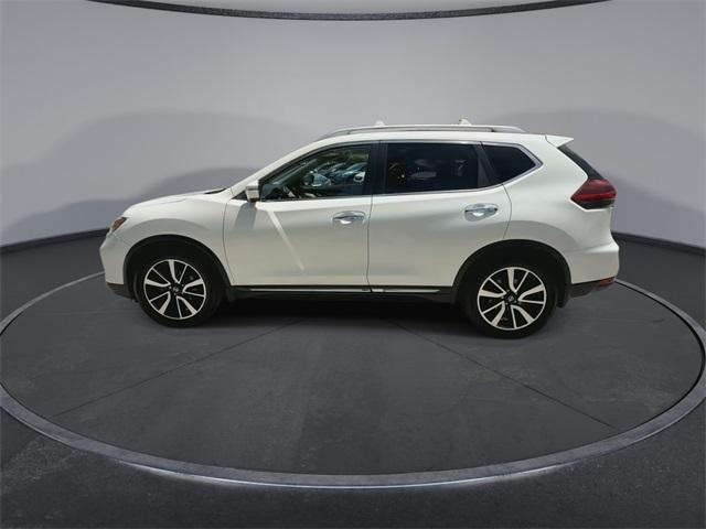 Photo of 2019 White Nissan Rogue