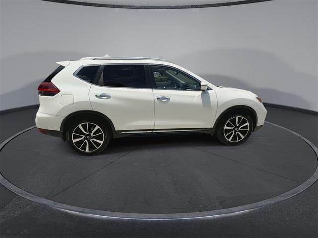 Photo of 2019 White Nissan Rogue