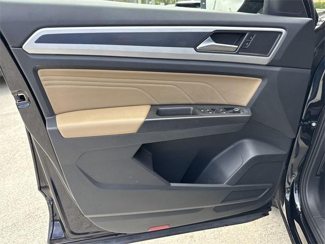 Photo of 2022 Deep Black Pearl Effect Volkswagen Atlas Cross Sport