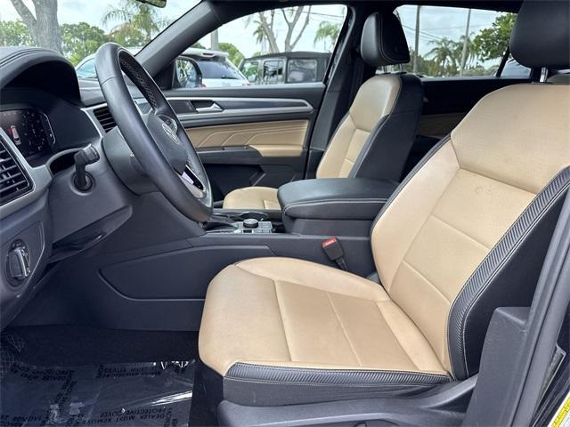 Photo of 2022 Deep Black Pearl Effect Volkswagen Atlas Cross Sport