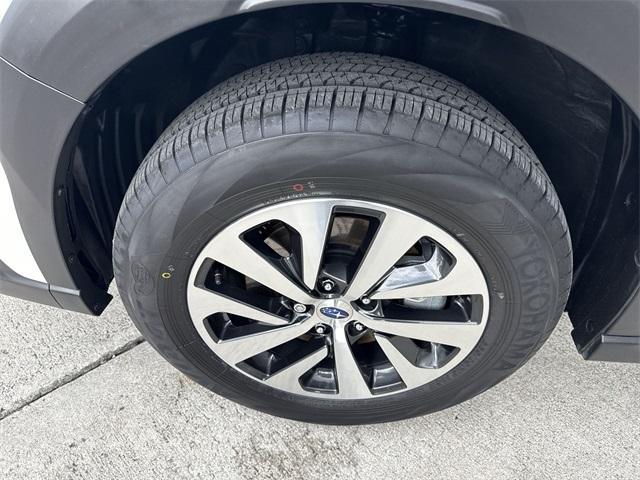 Photo of 2024 Crystal White Pearl Subaru Outback