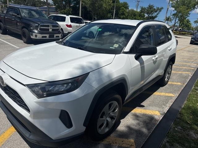 Photo of 2019 Super White Toyota RAV4
