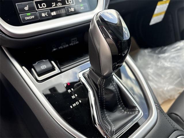 Photo of 2025 White Pearl Subaru Outback