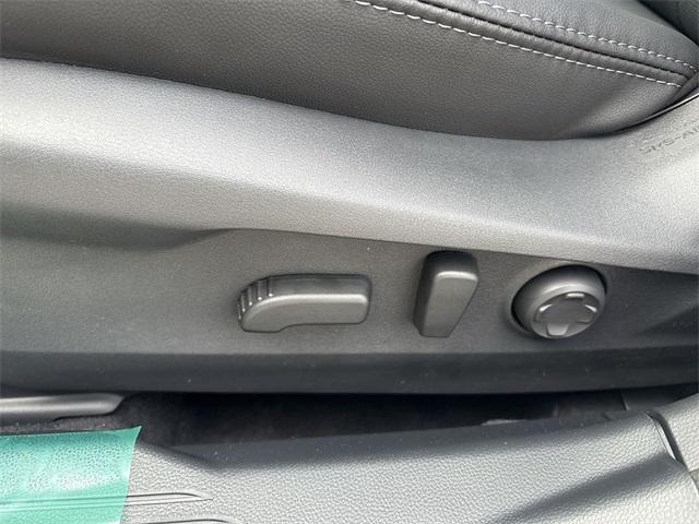 Photo of 2025 White Pearl Subaru Outback