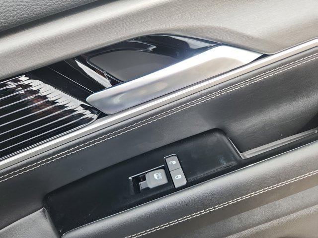 Photo of 2025 Silver Zynith Jeep Wagoneer