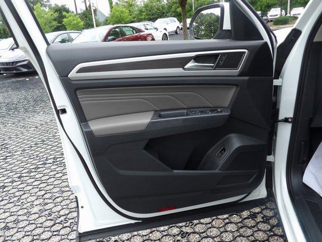 Photo of 2021 Pure White Volkswagen Atlas