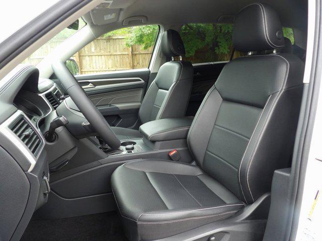 Photo of 2021 Pure White Volkswagen Atlas