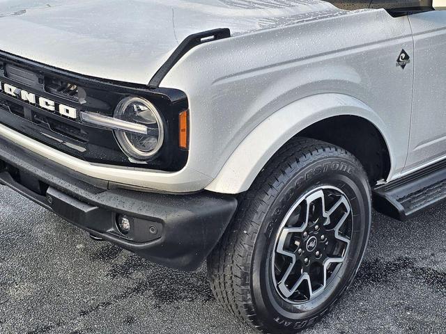 Photo of 2025 OXFORD WHITE Ford Bronco