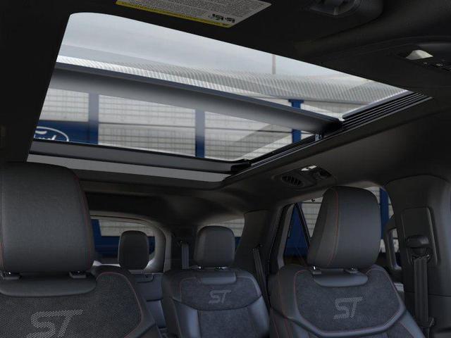 Photo of 2025 Star White Metallic Tri-Coat Ford Explorer