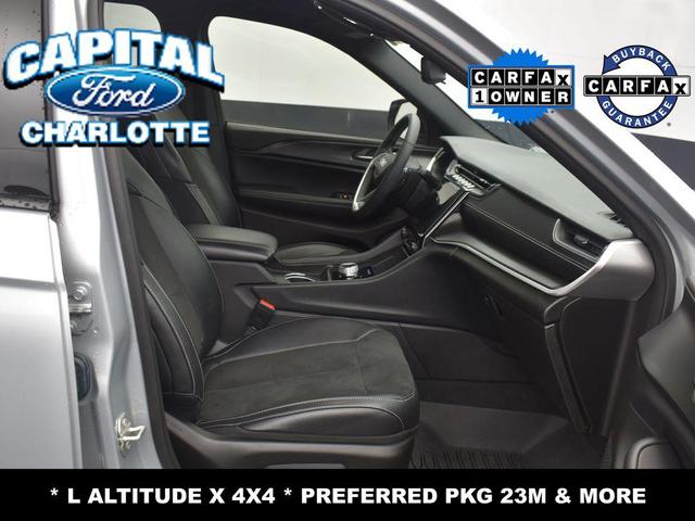 Photo of 2023 Silver Zynith Jeep Grand Cherokee L
