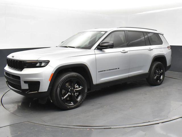 Photo of 2023 Silver Zynith Jeep Grand Cherokee L