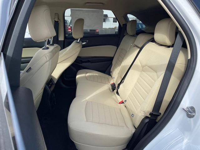 Photo of 2024 Oxford White Ford Edge