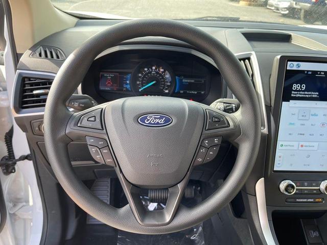 Photo of 2024 Oxford White Ford Edge