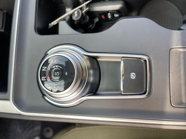 Photo of 2024 Oxford White Ford Edge