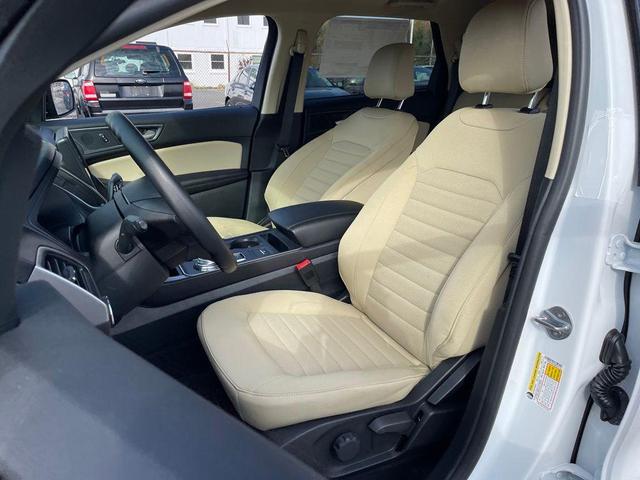 Photo of 2024 Oxford White Ford Edge