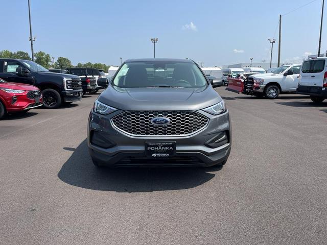 Photo of 2024 Carbonized Gray Metallic Ford Edge
