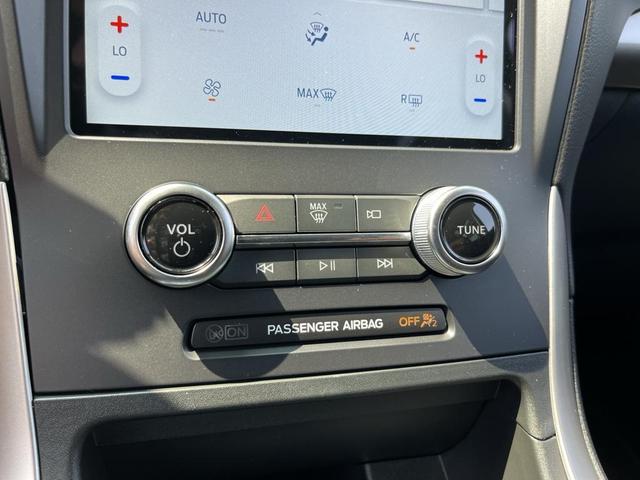 Photo of 2024 Carbonized Gray Metallic Ford Edge