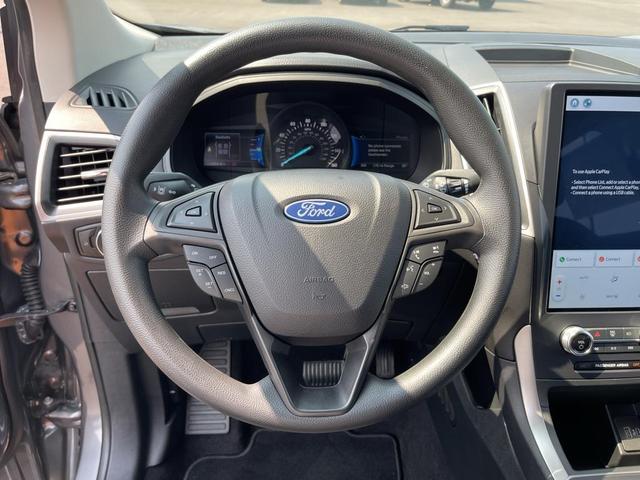 Photo of 2024 Carbonized Gray Metallic Ford Edge