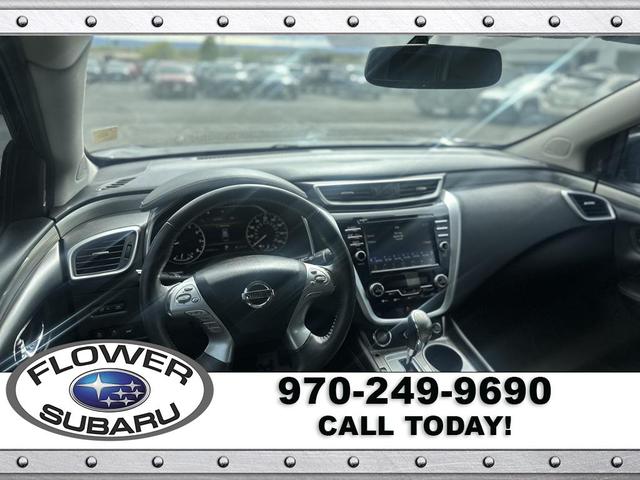 Photo of 2017 Magnetic Black Metallic Nissan Murano