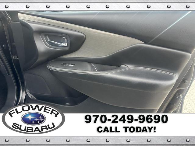 Photo of 2017 Magnetic Black Metallic Nissan Murano