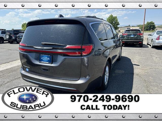 Photo of 2022 Granite Crystal Metallic Clearcoat Chrysler Pacifica