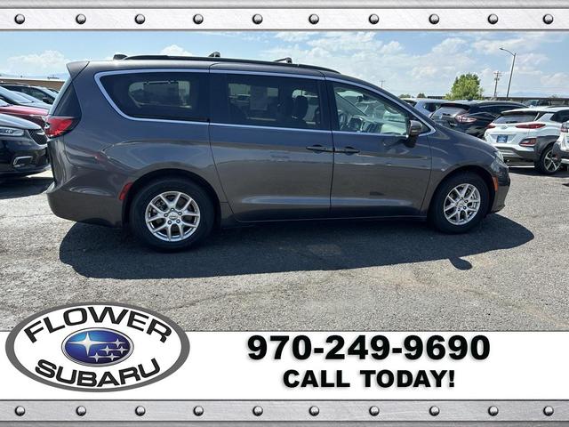 Photo of 2022 Granite Crystal Metallic Clearcoat Chrysler Pacifica