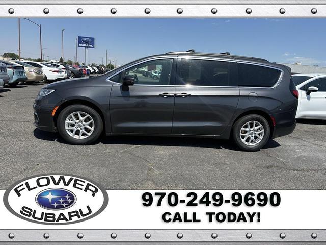 Photo of 2022 Granite Crystal Metallic Clearcoat Chrysler Pacifica
