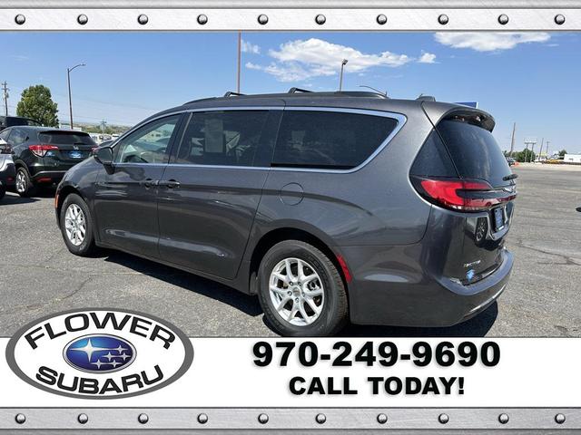 Photo of 2022 Granite Crystal Metallic Clearcoat Chrysler Pacifica