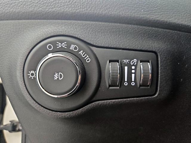 Photo of 2019 White Jeep Compass