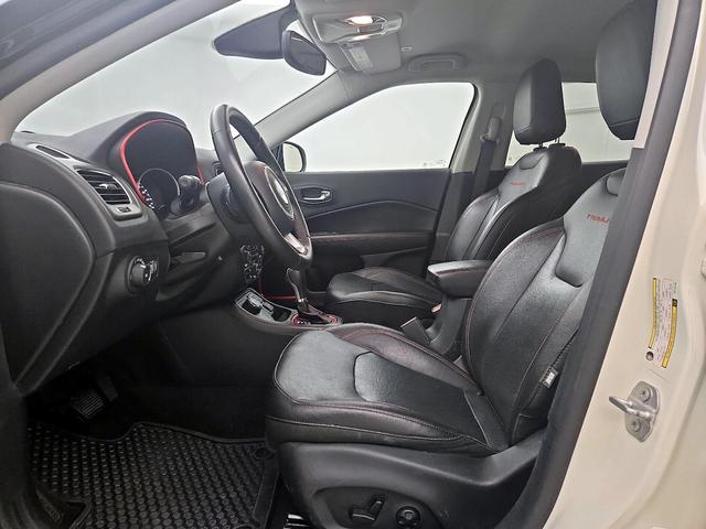 Photo of 2019 White Jeep Compass