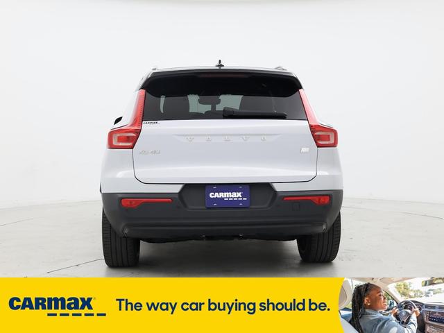 Photo of 2021 Gray Volvo XC40 Recharge Pure Electric