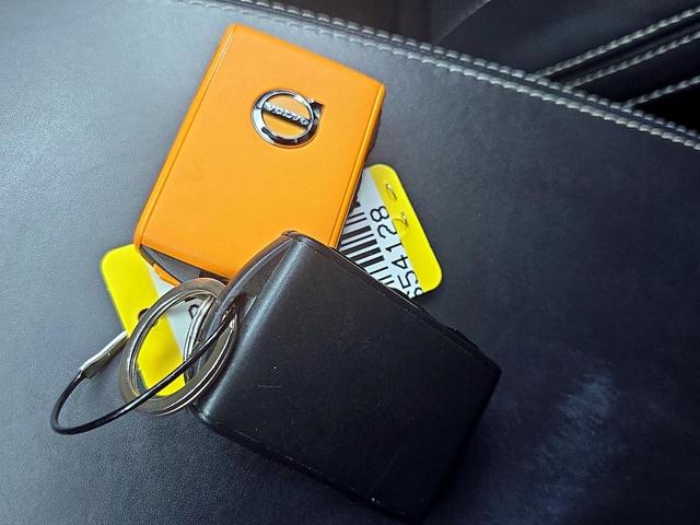 Photo of 2021 Gray Volvo XC40 Recharge Pure Electric