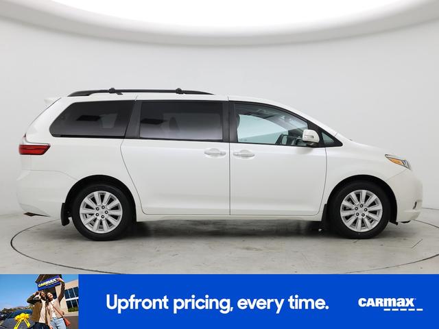 Photo of 2015 White Toyota Sienna