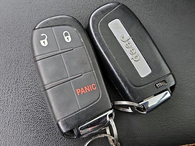 Photo of 2021 Gray Jeep Compass