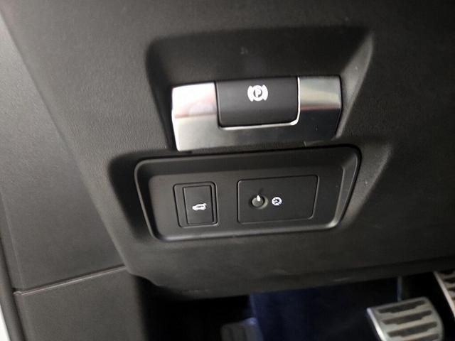 Photo of 2020 White Land Rover Range Rover Evoque