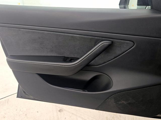 Photo of 2018 Black Tesla Model 3