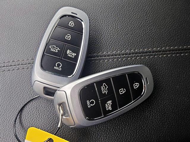 Photo of 2023 Tan Hyundai SANTA CRUZ