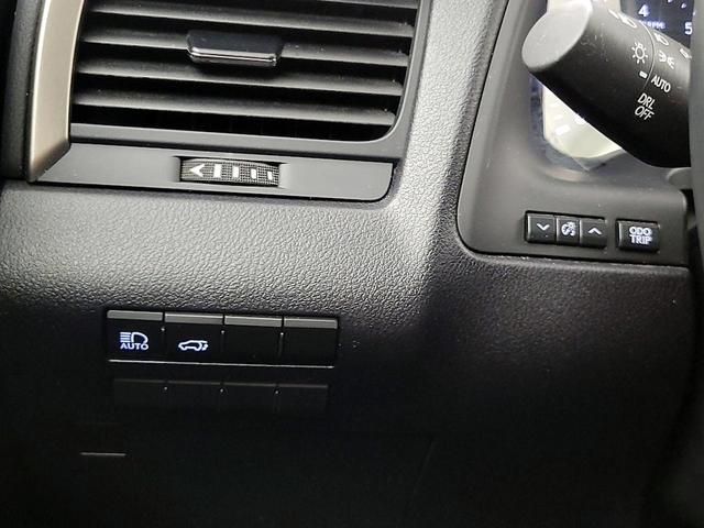Photo of 2022 White Lexus RX 350