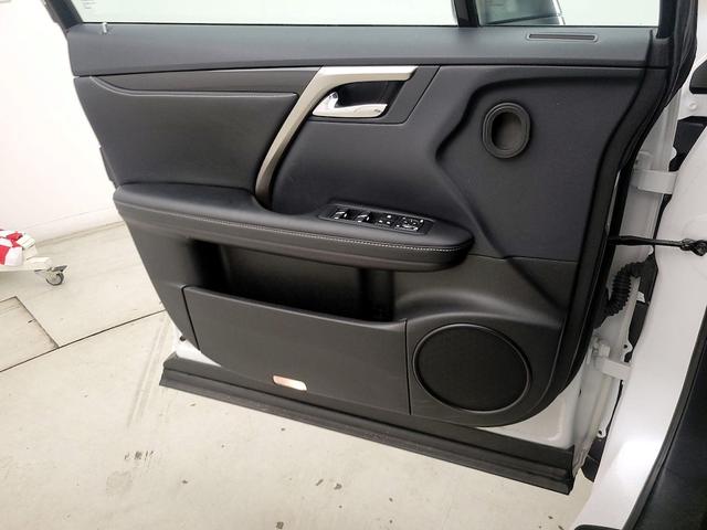Photo of 2022 White Lexus RX 350