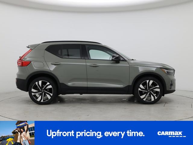 Photo of 2023 Green Volvo XC40