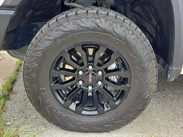 Photo of 2023 Summit White GMC Sierra 1500